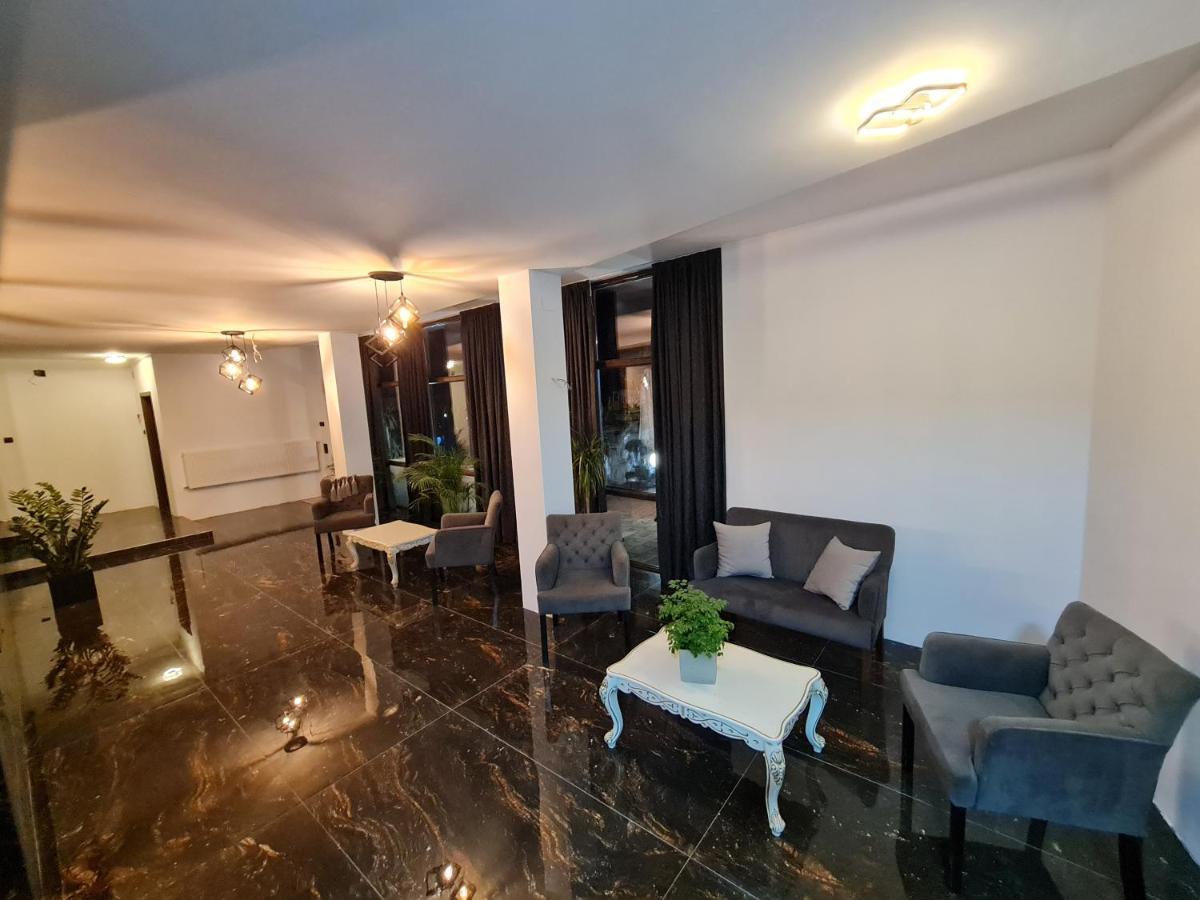 Cazare Palace Petrosani Luaran gambar