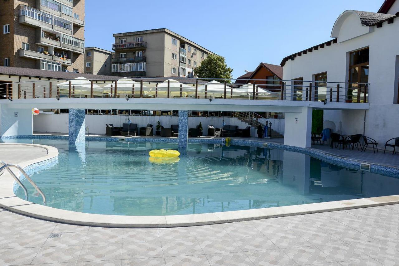Cazare Palace Petrosani Luaran gambar